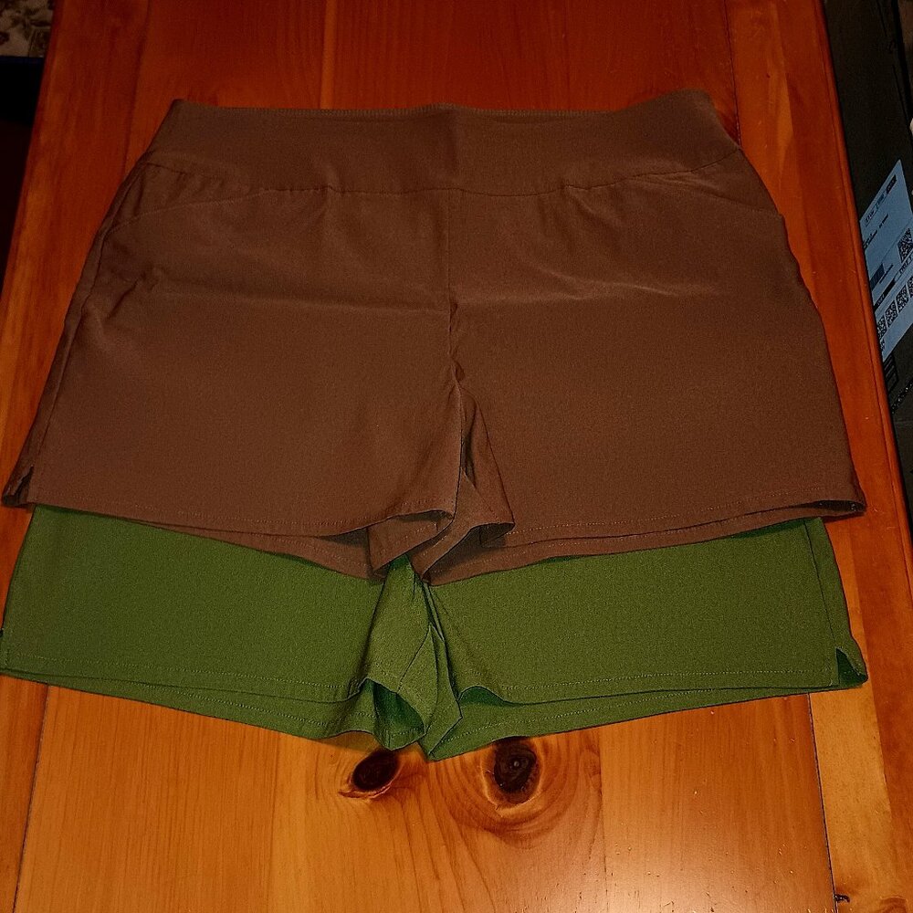 Versona Size 16 Tan and Green Shorts Includes 2 pairs (NWT)